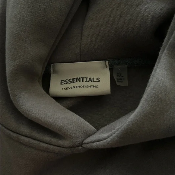 Essentials Fear of God Gray Sweatshirt - Picture 2 of 2